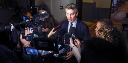 El presidente del PP, Alberto Núñez Feijóo, en foto de archivo cuando atendió a los medios en los pasillos del Congreso tras prestar declaración en calidad de testigo por videoconferencia ante la jueza de Catarroja (Valencia)
