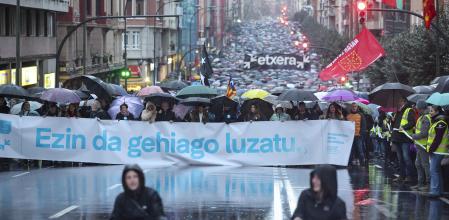 BILBAO, 10/01/2026.- Manifestación en defensa de los presos de ETA celebrada este sábado en Bilbao. EFE/ Luis Tejido