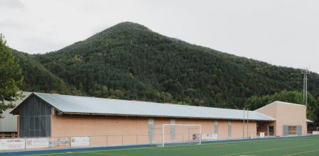 El planteamiento del proyecto parte de la voluntad de servicio, la escasez de recursos y el deseo de superarla con dignidad arquitectónica