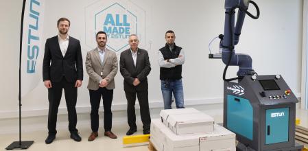 Representantes de Estun en las nuevas instalaciones de la Zona Franca de Barcelona