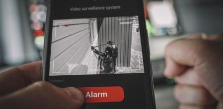 Las cámaras de seguridad son una de las opciones recomendadas, y deben tener cumplir algunos requisitos.