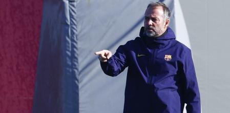 GRAFCAT6667 Sant Joan Despí (BARCELONA) 14/01/2026.- El entrendor del FC Barcelona Hansi Flick, durante el entrenamiento del primer equipo realizado hoy en la Ciudad Deportiva, previo al partido de octavos de final de la Copa del Rey contra el Racing de Santander. EFE/ Quique García