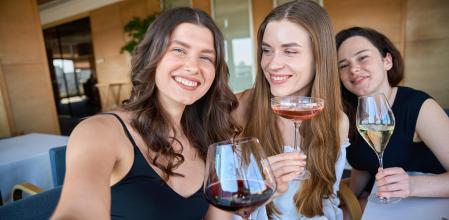 Las mujeres y los jóvenes son los más dispuestos a tomar vino sin alcohol. 