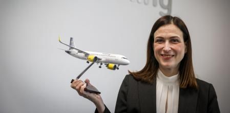 Carolina Martinoli ala seu central de Vueling a Viladecans