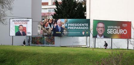 Carteles electorales de Ventura, del Chega; Mendes, del PSD, y Seguro, del Partido Socialista i