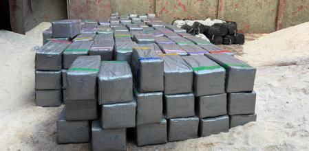 Els farcells de cocaïna, amb bandes de colors corresponents als grups que havien de recollir la seva droga