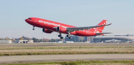 El único Airbus A330 neo de Air Greenland, despegando de Toulouse en su vuelo de entrega