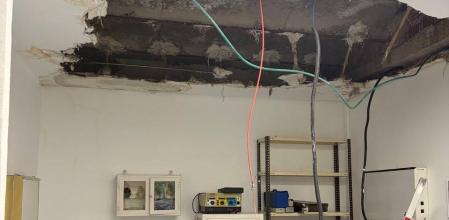 Ambulatorio en Puente de Vallecas, donde parte de la cubierta se ha desplomado.