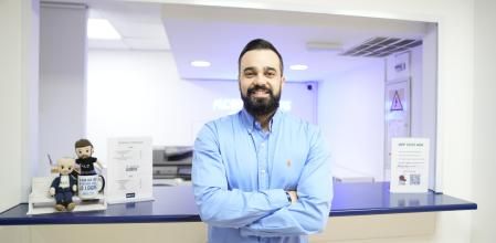 Arturo López, preparador de oposiciones y fundador de ALC Entre Plantas, en el centro de formación de Murcia