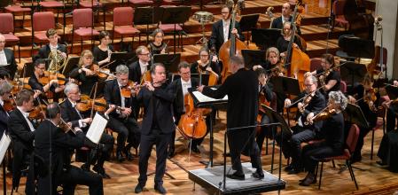 La Orquesta Sinfónica de la SWR de Stuttgart con Emmanuel Pahud a la flauta y dirección de François-Xavier Roth, en el Palau de la Música