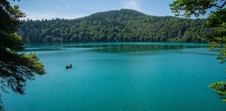 El baño no está permitido en el lago Pavin
