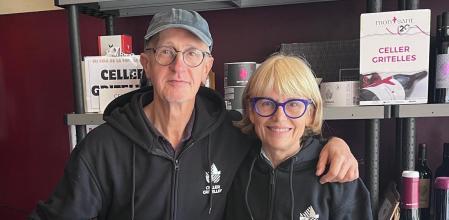 Xavier Estivill y Consol, su mujer. 