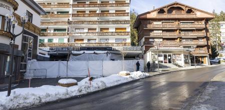 Exterior del bar Le Constellation, incendiado en Nochevieja en Crans Montana