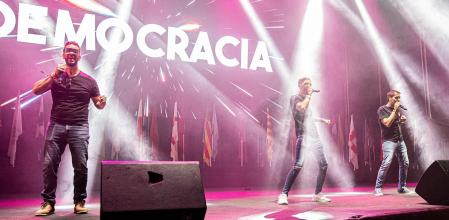 Los Meconios junto a Infovlogger en la fiesta Europa Viva 22 de Vox