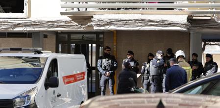 El incendio se ha originado sobre las 9:30 horas, por causas que no han sido precisadas, en una vivienda ubicada en el número 6 de la calle Joan Fuster de la capital valenciana.