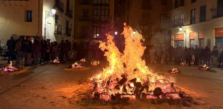La celebración del motí de Velluters en la plaza del Pilar de València este sábado. 