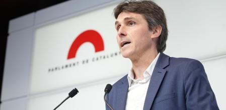 El portavoz parlamentario de Junts, Salvador Vergés, este martes durante una rueda de prensa