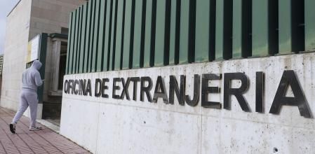 Fotografía de una oficina de extranjería.