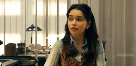 Emilia Clarke, una espía nueva pero una actriz fantástica en el papel de Bea.