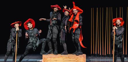 Un momento del acto cómico introducido por Álvaro Tato y Yayo Cáceres en la representación de 'Tebanas'&nbsp;