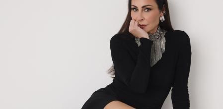 Ana Milán cree que “la vida merece la pena mientras el viento te despeina la falda”.&nbsp;