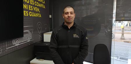 Héctor Romera es responsable del taller Rodi Motor Services Diagonal