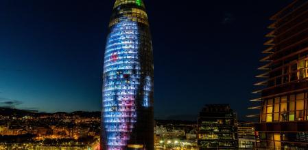'Laser faces', de Toni Arola, en la torre Gòlries.&nbsp;