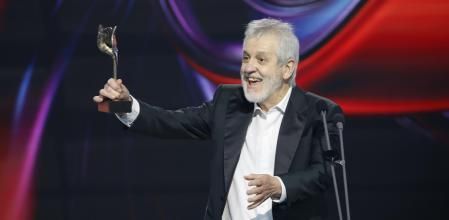 El actor José Ramón Soroiz tras recibir el premio a ´Mejor actor protagonista de una película´ por su trabajo en ´Maspalomas´ durante la gala de entrega de los Premios Feroz 2026