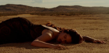 Rosalía en el avance de su videoclip Sauvignon Blanc