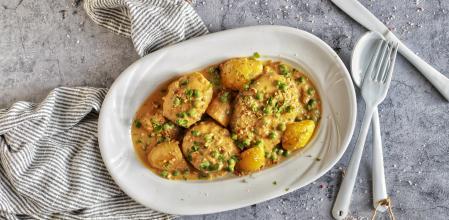 Merluza con patatas y guisantes