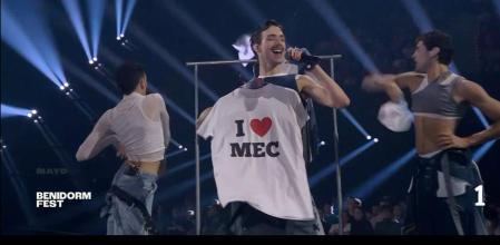 MAYO con la camiseta en la fina de Benidorm Fest