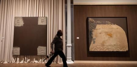 Imagen de la exposición que reconstruye la muestra de Tàpies en la Sala Gaspar en el año 1960