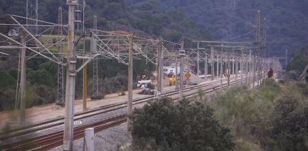 Trabajos en la línea de alta velocidad a su paso por Adamuz, tras el accidente que obligó a interrumpir toda la circulación.