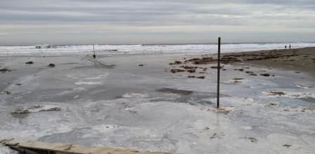 Imagen de la playa de La Albufereta de Alicante tras el último temporal de febrero de 2026.&nbsp;