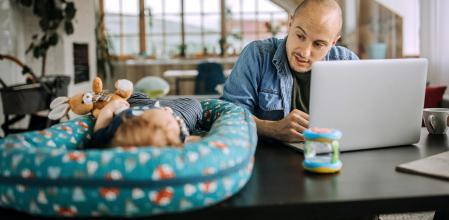 La tasa de fertilidad es mayor entre las personas que pueden trabajar al menos un día desde casa, según el informe elaborado por un grupo internacional de economistas con datos de 38 países 