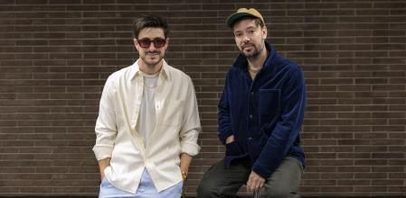 Marcus Mumford y Ben Lovett durante su entrevista con este diario