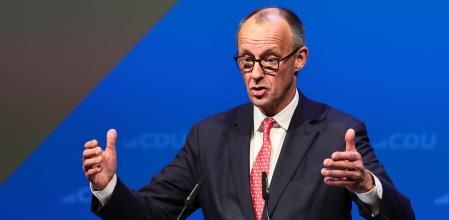 El canciller alemán, Friedrich Merz, pronuncia un discurso durante la reunión política del Miércoles de Ceniza de la Unión Demócrata Cristiana&nbsp;