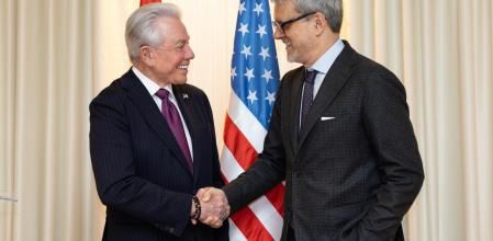 El embajador de Estados Unidos en España, Benjamín León Jr (izq) junto al presidente de AmChamSpain, Jaime Malet&nbsp;