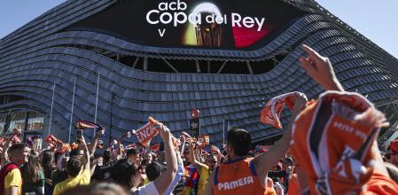 La Copa del Rey de baloncesto que se disputa en València vivió este sábado el tradicional encuentro de aficiones&nbsp;