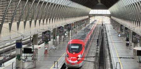 El primer tren AVE de la compañía Iryo llegó a la estación de Santa Justa en Sevillala semana pasada tras&nbsp;el accidente de Adamuz&nbsp; que causó 46 muertos.-EFE/ José Manuel Vidal