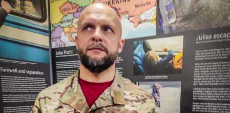 El coronel ucraniano Volodímir Poleví, en la inauguración de una exposición sobre drones en el Berlin Story Bunker de Berlín, el 23 de febrero del 2026&nbsp;