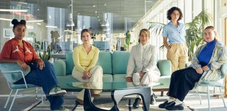 Emma Vilarasu (en el centro) vuelve a la ficción seriada con 'LIA?