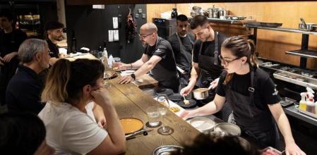 Artur Martínez, sus socios Pol Ruiz y Marc Cano y la responsable de los postres, Mar Ibáñez