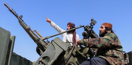 Milcianos afganos vigilan posibles incursiones de Pakistán en la zona fronteriza de Gurbuz, hoy