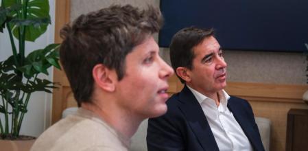 Sam Altman, CEO de OpenAI, junto a Carlos Torres, presidente del BBVA 
