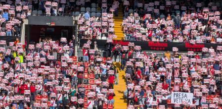 Martin Presa, objeto de las críticas de los aficionados del Rayo Vallecano