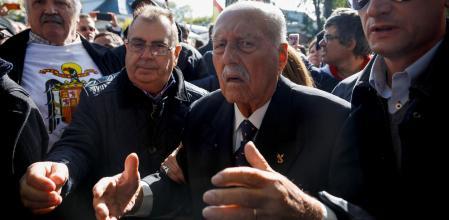 Antonio Tejero en una de sus últimas apariciones públicas, en el cementerio de Mingorrubio, cuando se exhumaron los restos de Francisco Franco del Valle de los Caídos, en el 2019&nbsp;