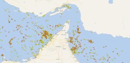 Imagen de los barcos que deberían transitar el estrecho de Ormuz y no pueden.&nbsp;