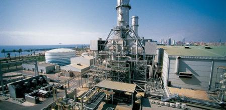 Imagen aérea de la central térmica de ciclo combinado del Besòs .