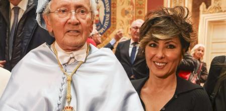 Sonsoles Onega acampaña a Fernando Ónega cuando el periodista se convierte Académico de Honor de la Real Academia Europea en marzo de 2025